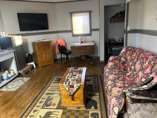 mistatim-outfitting-accomodations-living-room