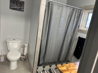 mistatim-outfitting-accomodations-bathroom-1